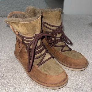Women’s UGG boots brown lace up